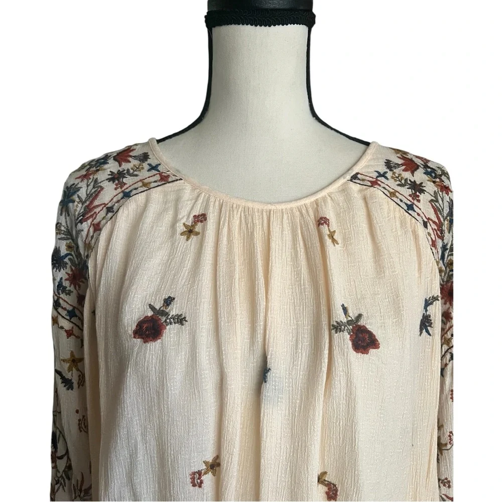 Boho Free People Floral Embroidered Shirt Elastic waist top. Size SP.